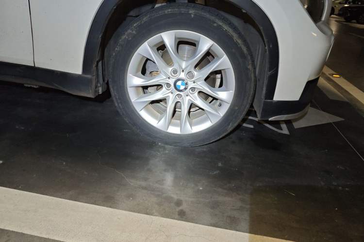 Used BMW X1 2015 sDrive18i Fashion Upgrade Edition Right Front Wheel Hub