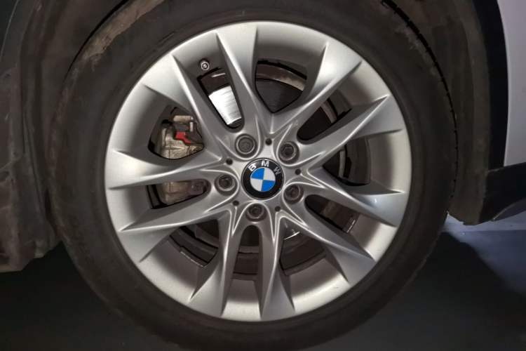 Used BMW X1 2015 sDrive18i Fashion Upgrade Edition Right Front Wheel Hub