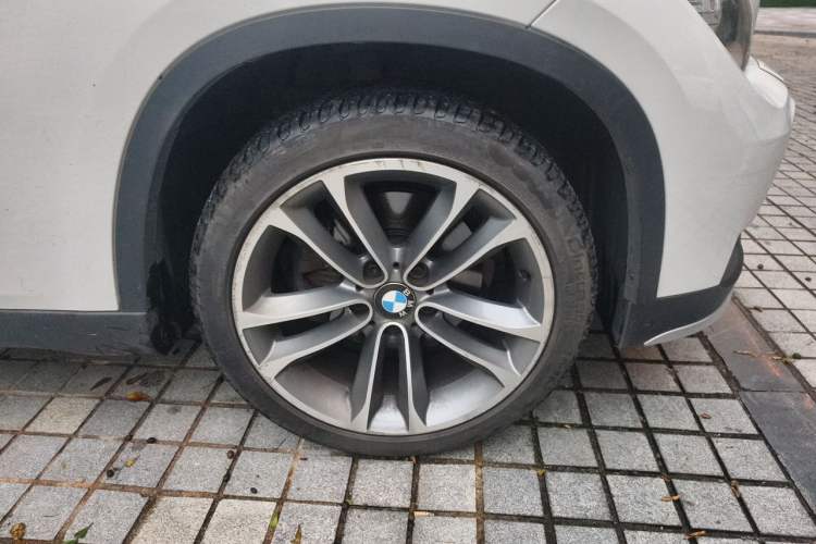 Used BMW X1 2015 sDrive18i Leading Edition Right Front Wheel Hub