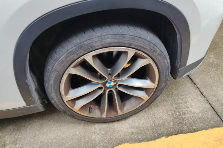 Used BMW X1 2015 sDrive18i Leading Edition Right Front Wheel Hub