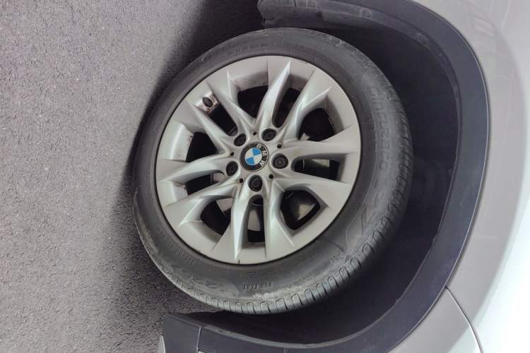 Used BMW X1 2015 sDrive18i Fashion Upgrade Edition Right Front Wheel Hub
