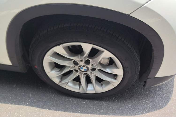 Used BMW X1 2015 sDrive18i Fashion Upgrade Edition Right Front Wheel Hub