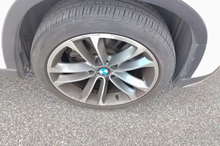 Used BMW X1 2015 sDrive18i Leading Edition Right Front Wheel Hub