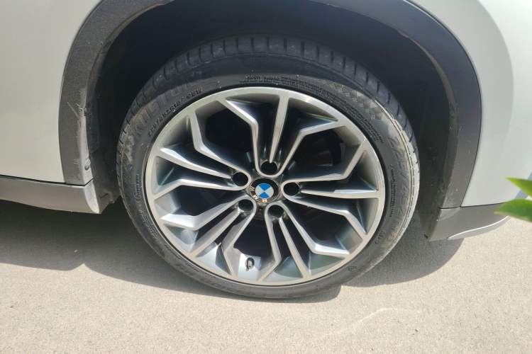 Used BMW X1 2015 xDrive20i Fashion Upgrade Edition Right Front Wheel Hub