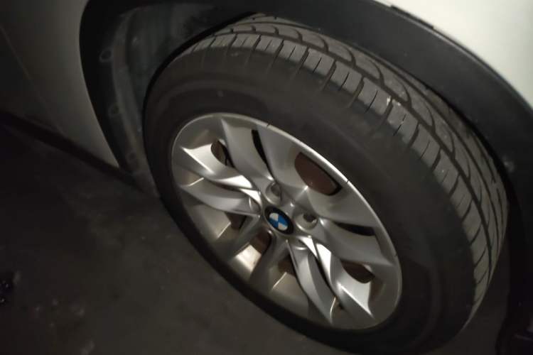 Used BMW X1 2015 sDrive18i Fashion Upgrade Edition Right Front Wheel Hub