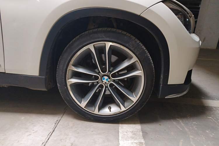 Used BMW X1 2015 sDrive18i Leading Edition Right Front Wheel Hub