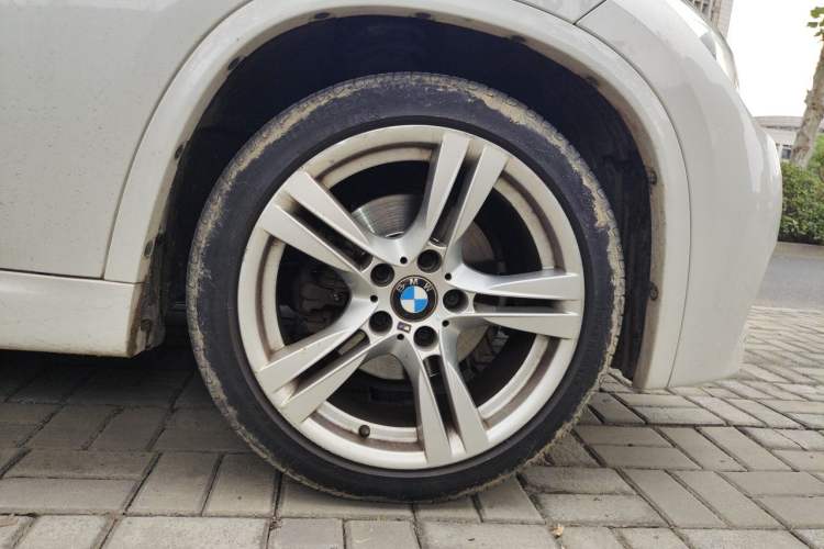 Used BMW X1 2015 sDrive18i Fashion Upgrade Edition Right Front Wheel Hub
