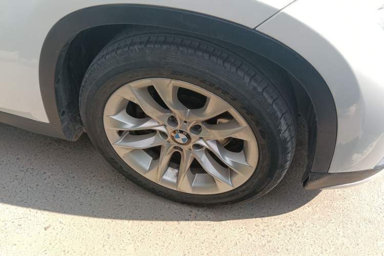 Used BMW X1 2015 sDrive18i Fashion Upgrade Edition Right Front Wheel Hub