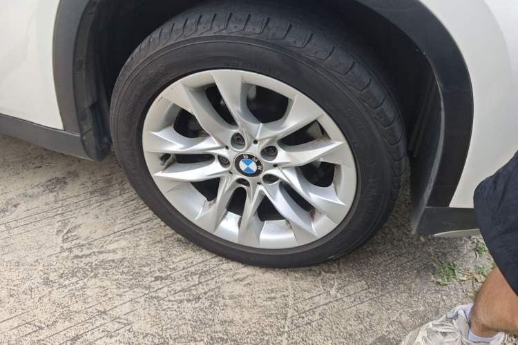 Used BMW X1 2015 sDrive18i Fashion Upgrade Edition Right Front Wheel Hub