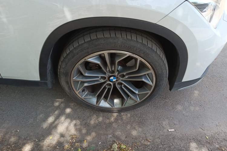 Used BMW X1 2015 xDrive20i Fashion Upgrade Edition Right Front Wheel Hub