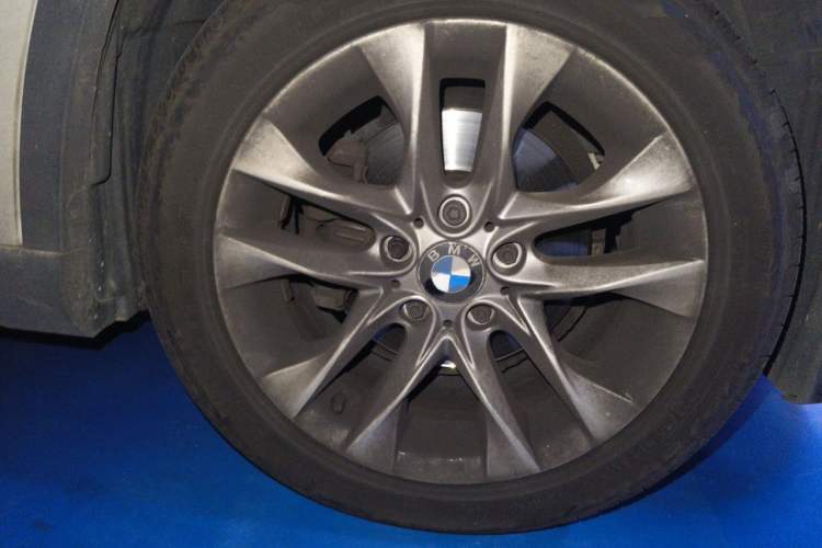 Used BMW X1 2015 sDrive18i Fashion Upgrade Edition Right Front Wheel Hub