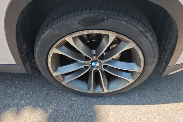 Used BMW X1 2015 sDrive18i Leading Edition Right Front Wheel Hub