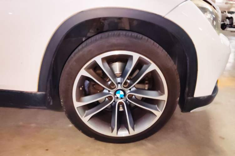 Used BMW X1 2015 sDrive18i Leading Edition Right Front Wheel Hub