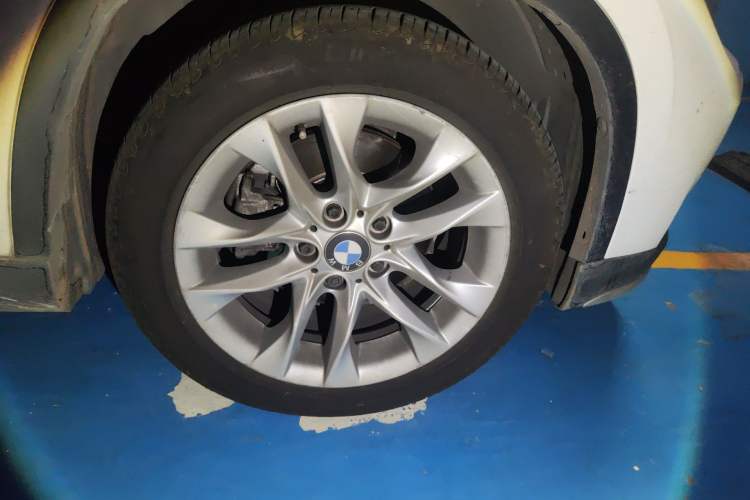 Used BMW X1 2015 xDrive20i Fashion Model Right Front Wheel Hub