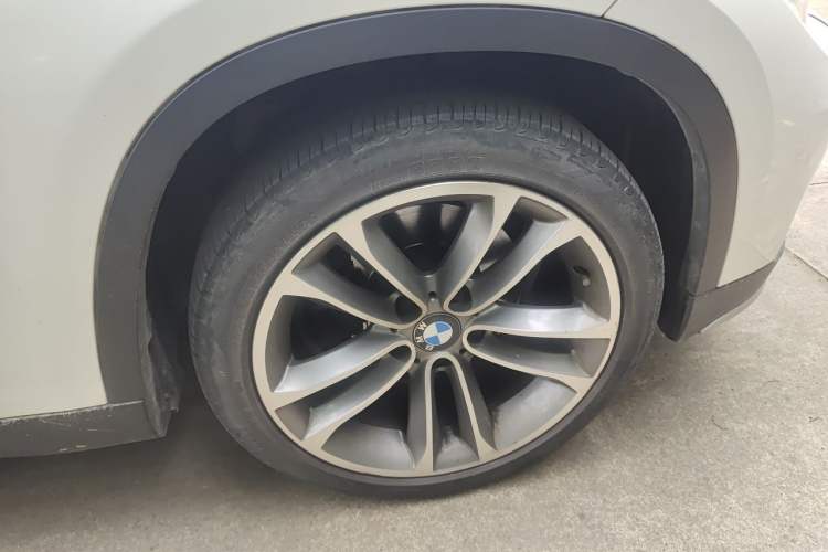 Used BMW X1 2015 sDrive18i Leading Edition Right Front Wheel Hub