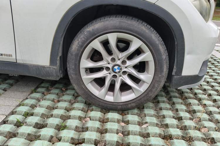 Used BMW X1 2015 sDrive18i Fashion Upgrade Edition Right Front Wheel Hub