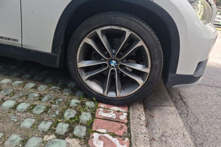 Used BMW X1 2015 sDrive18i Leading Edition Right Front Wheel Hub
