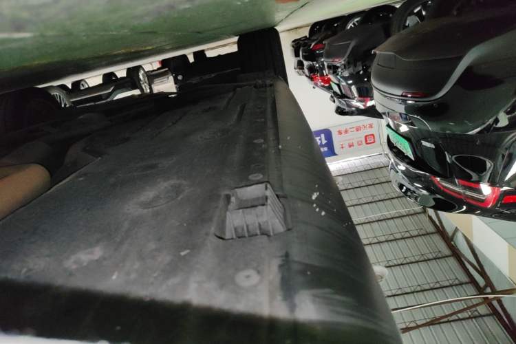 Used BMW X1 2015 sDrive18i Fashion Upgrade Edition Right Side Sill