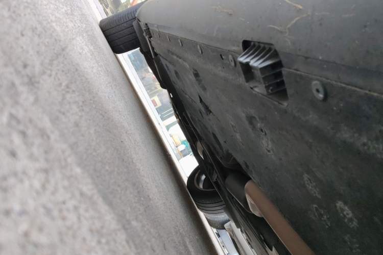 Used BMW X1 2015 sDrive18i Fashion Upgrade Edition Right Side Sill