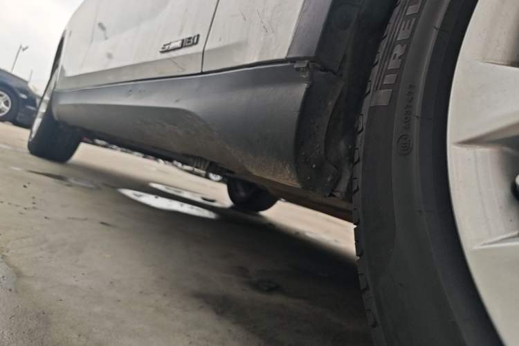 Used BMW X1 2015 sDrive18i Fashion Upgrade Edition Right Side Sill