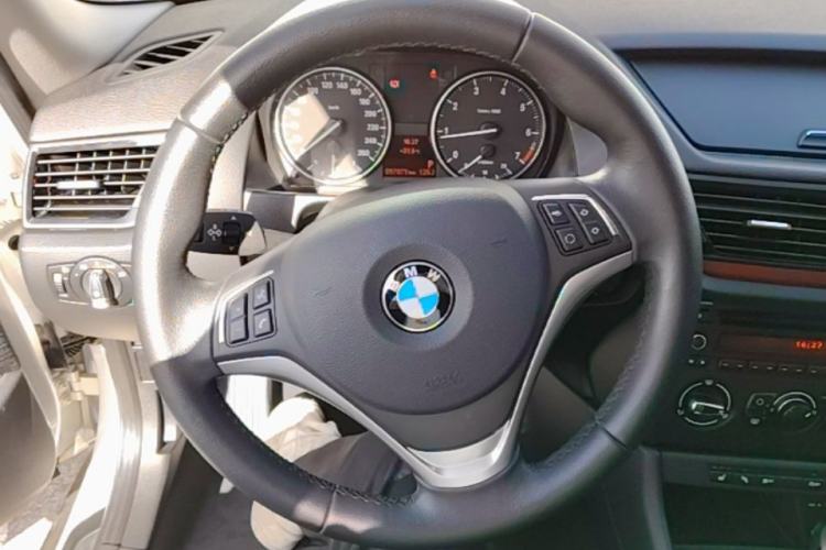 Used BMW X1 2015 sDrive18i Fashion Upgrade Edition Steering Wheel