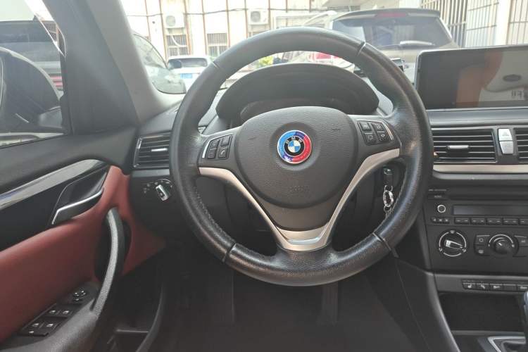 Used BMW X1 2015 sDrive18i Fashion Upgrade Edition Steering Wheel