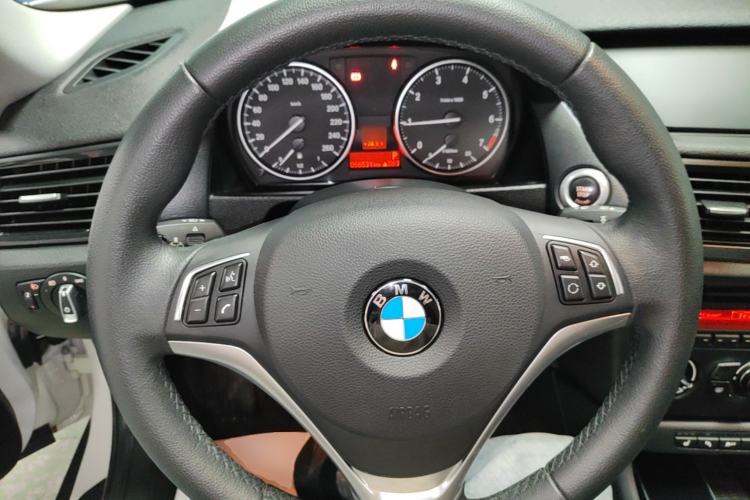 Used BMW X1 2015 sDrive18i Fashion Upgrade Edition Steering Wheel