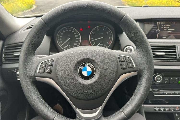 Used BMW X1 2015 xDrive20i Fashion Upgrade Edition Steering Wheel