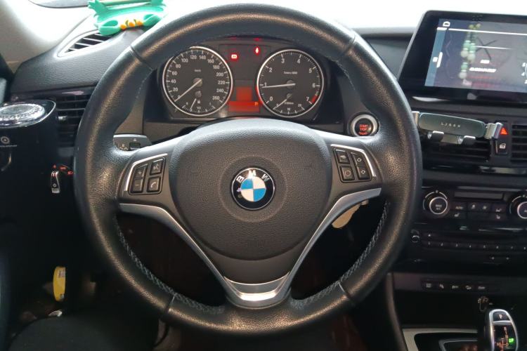 Used BMW X1 2015 xDrive20i Fashion Model Steering Wheel