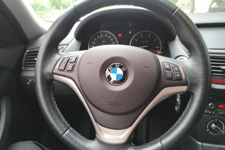 Used BMW X1 2015 sDrive18i Fashion Upgrade Edition Steering Wheel