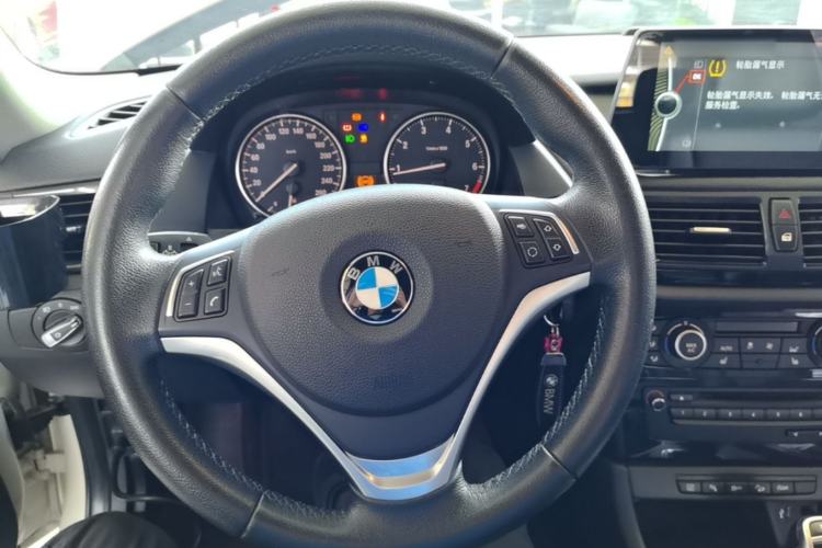 Used BMW X1 2015 xDrive20i Fashion Model Steering Wheel
