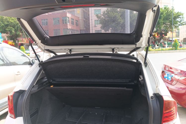 Used BMW X1 2015 sDrive18i Fashion Upgrade Edition Trunk