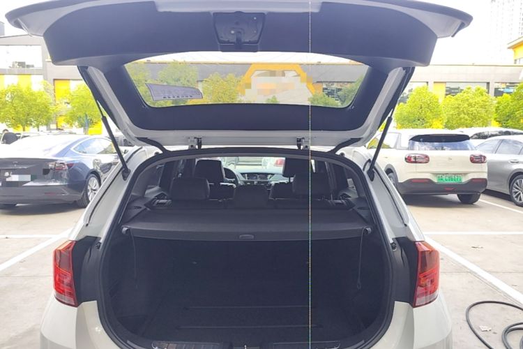Used BMW X1 2015 sDrive18i Fashion Upgrade Edition Trunk