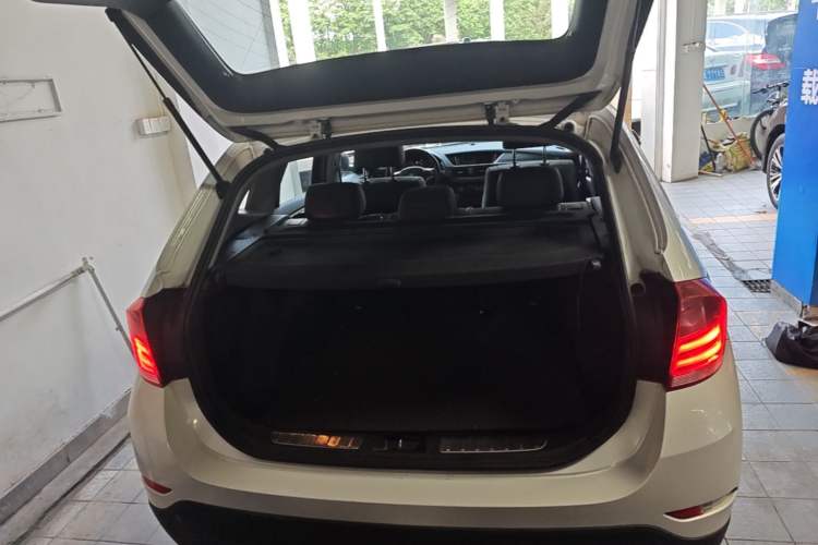 Used BMW X1 2015 sDrive18i Leading Edition Trunk