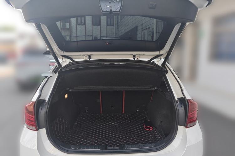 Used BMW X1 2015 sDrive18i Fashion Upgrade Edition Trunk