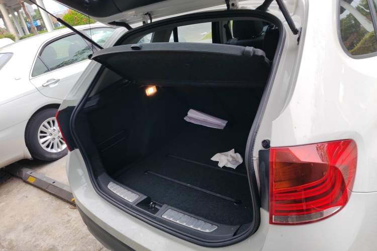 Used BMW X1 2015 sDrive18i Fashion Upgrade Edition Trunk