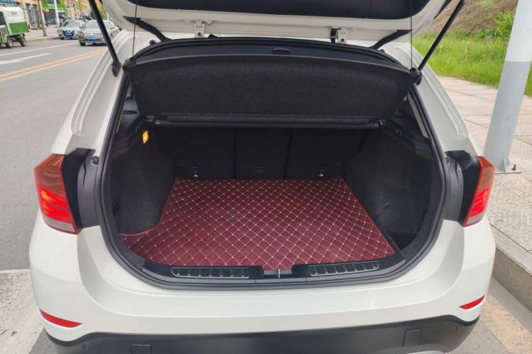 Used BMW X1 2015 sDrive18i Fashion Upgrade Edition Trunk