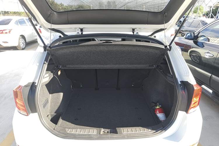 Used BMW X1 2015 sDrive18i Fashion Upgrade Edition Trunk