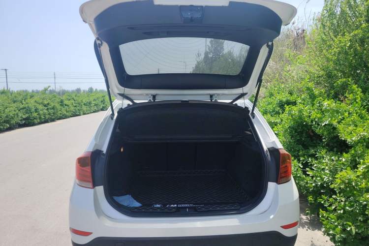 Used BMW X1 2015 xDrive20i Fashion Upgrade Edition Trunk