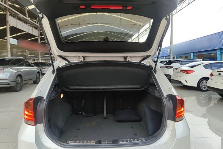 Used BMW X1 2015 sDrive18i Fashion Upgrade Edition Trunk