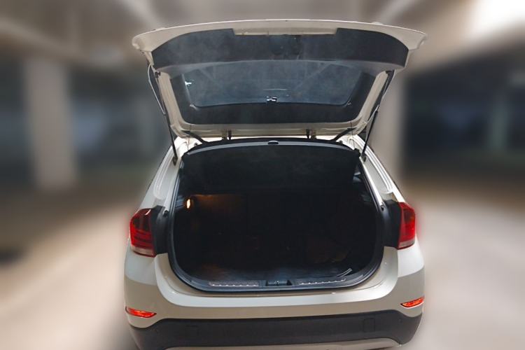 Used BMW X1 2015 sDrive18i Leading Edition Trunk