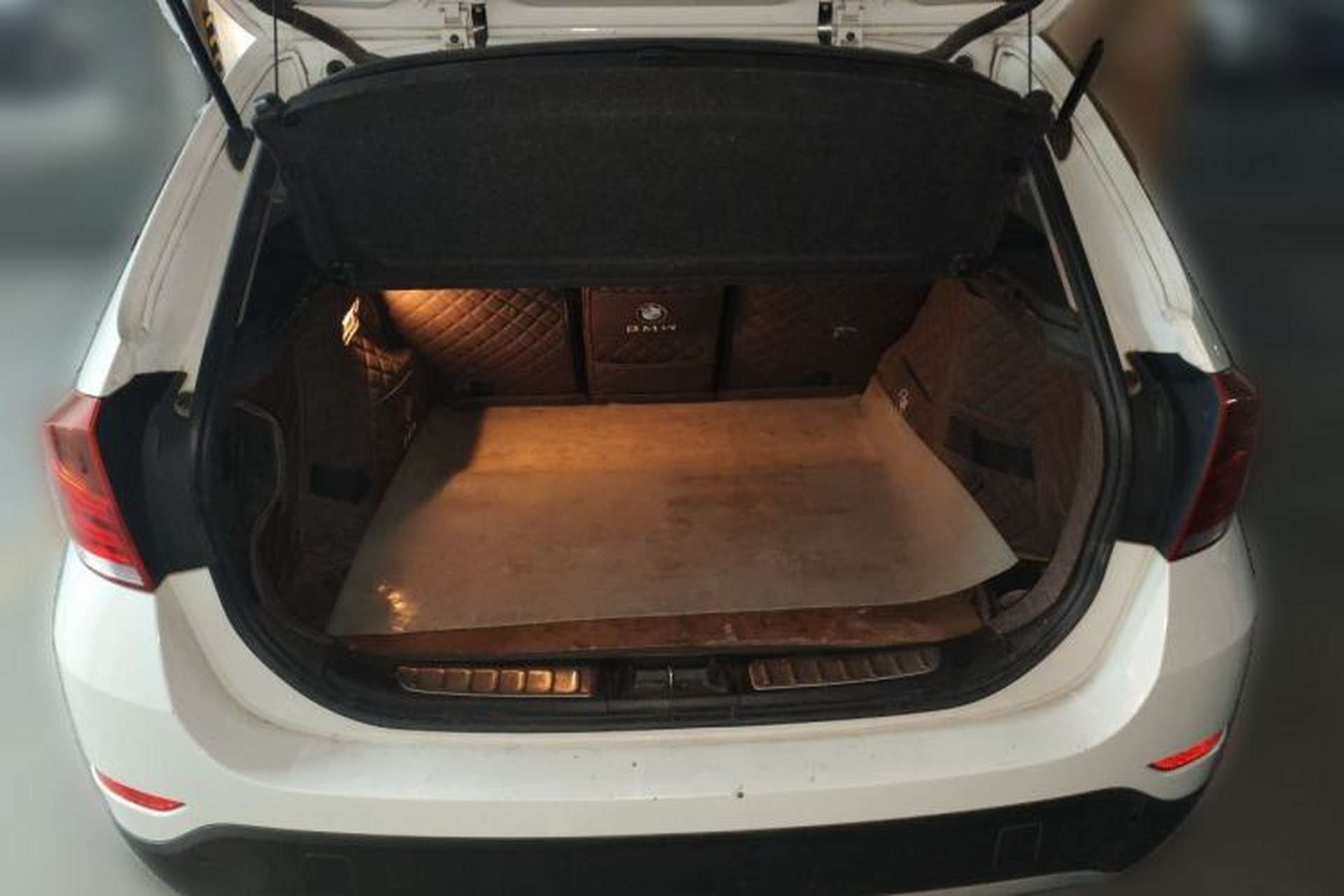 Used BMW X1 2015 sDrive18i Fashion Upgrade Edition Trunk