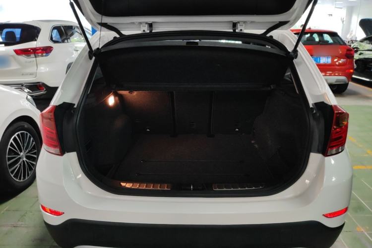 Used BMW X1 2015 sDrive18i Fashion Upgrade Edition Trunk