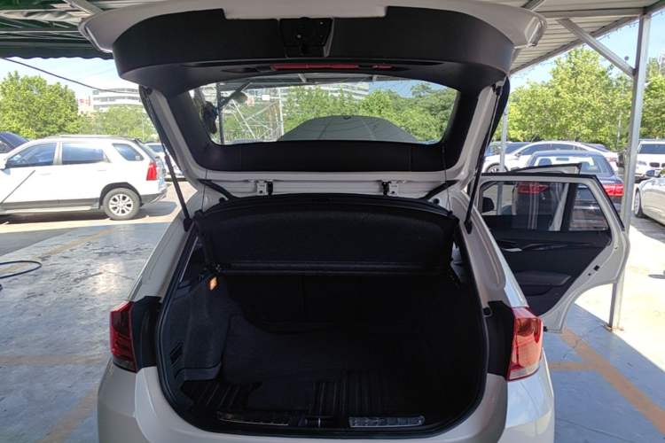 Used BMW X1 2015 sDrive18i Fashion Upgrade Edition Trunk