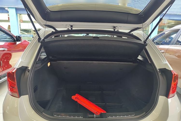 Used BMW X1 2015 sDrive18i Fashion Upgrade Edition Trunk