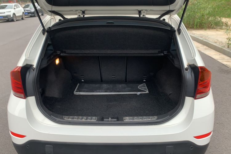 Used BMW X1 2015 sDrive18i Fashion Upgrade Edition Trunk