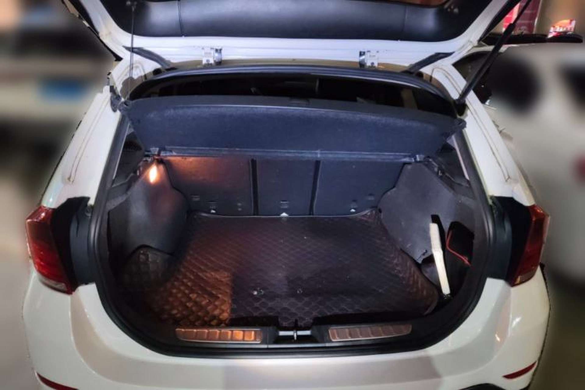 Used BMW X1 2015 sDrive18i Leading Edition Trunk