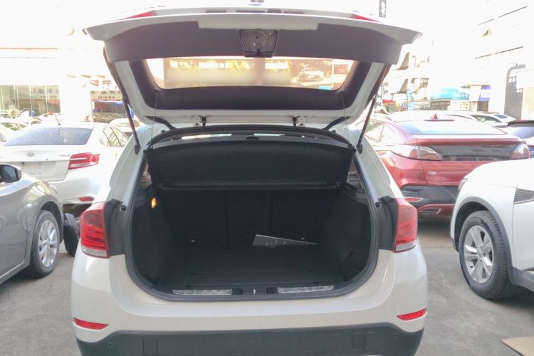 Used BMW X1 2015 sDrive18i Fashion Upgrade Edition Trunk