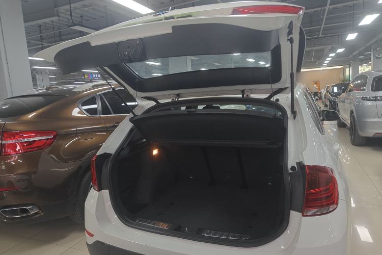 Used BMW X1 2015 sDrive18i Fashion Upgrade Edition Trunk