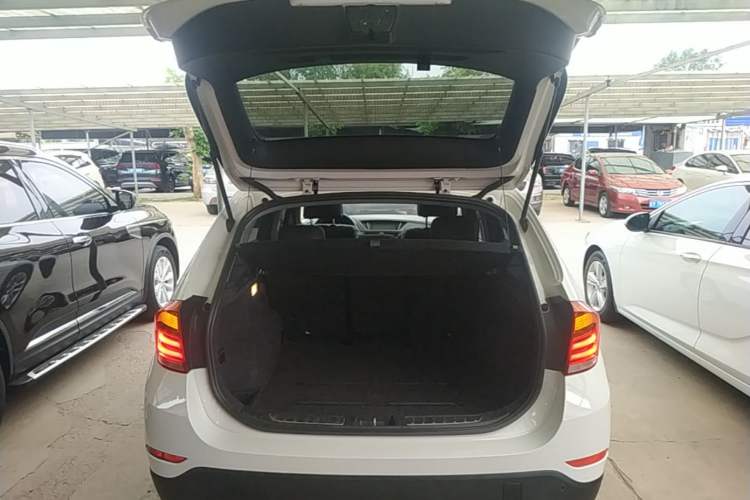 Used BMW X1 2015 sDrive18i Fashion Upgrade Edition Trunk